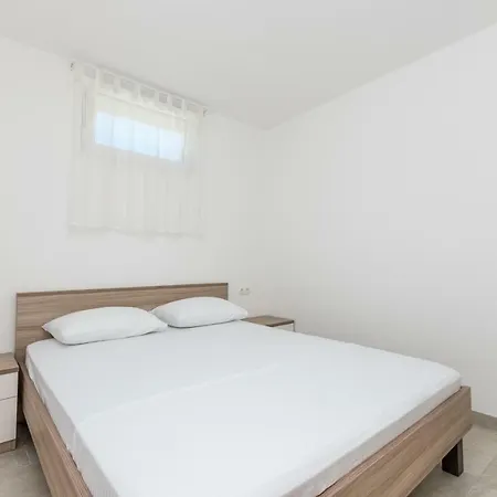 Ivan Apartman *